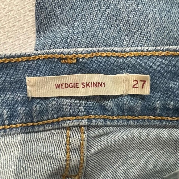 Levis Wedgie Skinny Buttonfly Distressed Light Wash Jeans - Picture 3 of 9